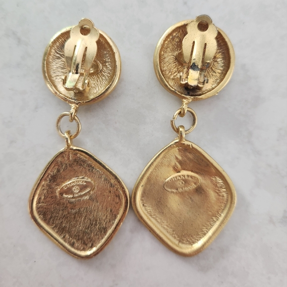 Chanel 31 Rue Cambon CC Gold Tone Clip On Drop Earrings - Picture 2 of 2